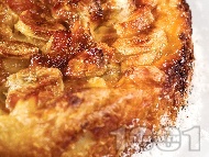 Рецепта Домашен бърз бананов кекс (сладкиш) с бутер тесто, прясно мляко и карамел за десерт